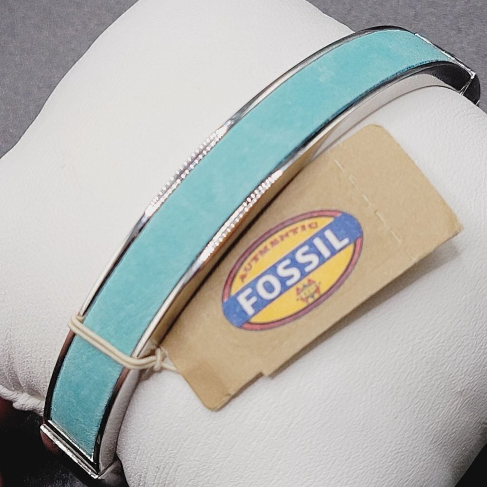 FOSSIL Oval Bangle Bracelet Silver Tone Blue Leather Casual Everyday Jewelry NWT